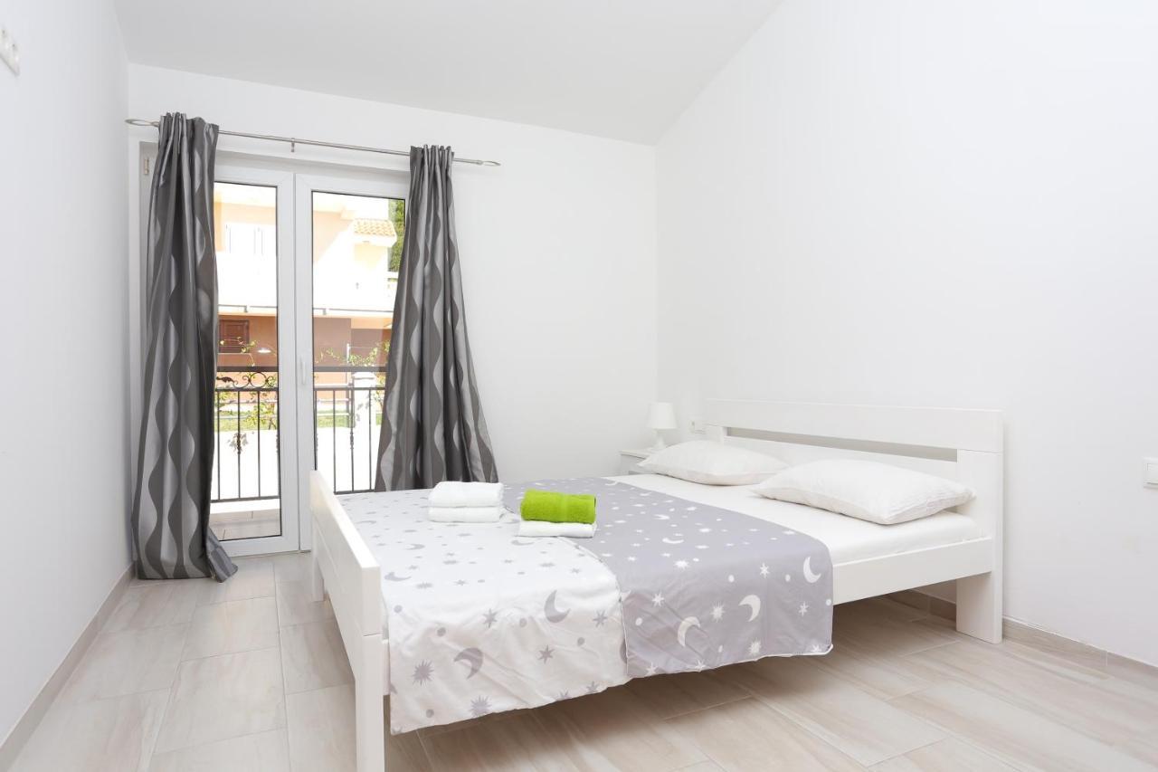Apartments With A Parking Space Stanici, Omis - 17894 客房 照片